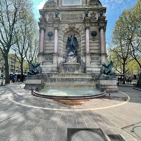 Cosy A Saint Michel-notre Dame Center With Air Condition *